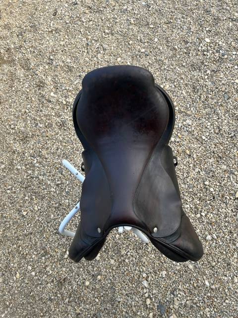 Selle cwd  17 pouce  En tres bon &eacute;tat