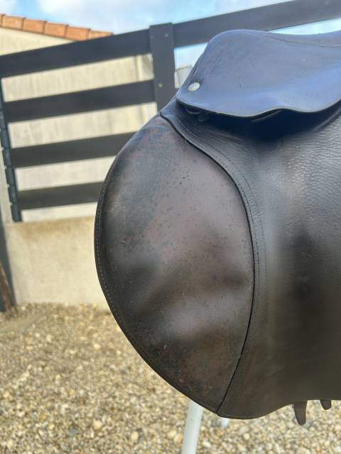 Selle cwd  17 pouce  En tres bon &eacute;tat