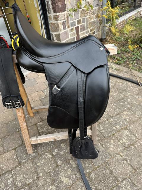 Selle de dressage Bates isabelwerth 17,5 