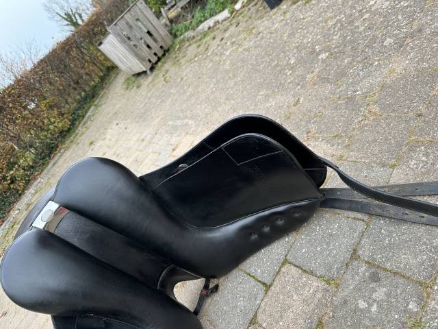 Selle de dressage Bates isabelwerth 17,5 
