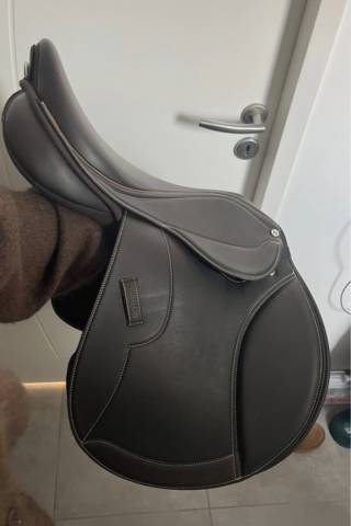 Selle Norton 17 pouces marron