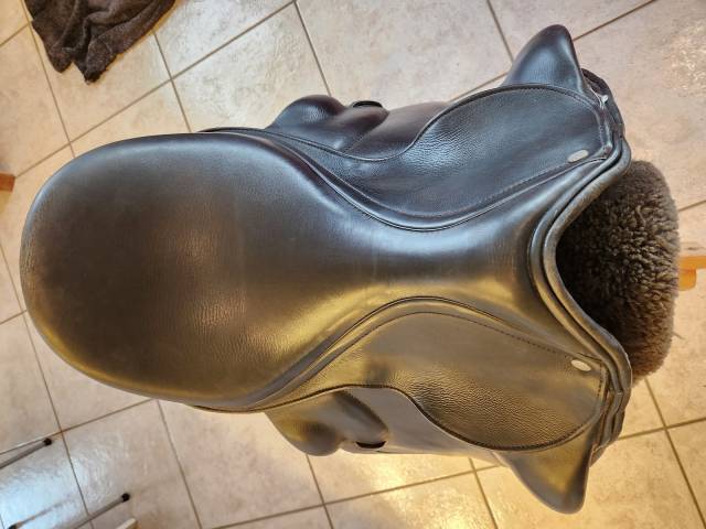 Selle de dressage cuir noire Baude 17'5