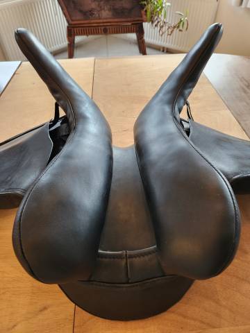 Selle de dressage cuir noire Baude 17'5