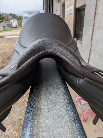 Wintec 500 Hart Wide brun 17" &eacute;tat neuf 