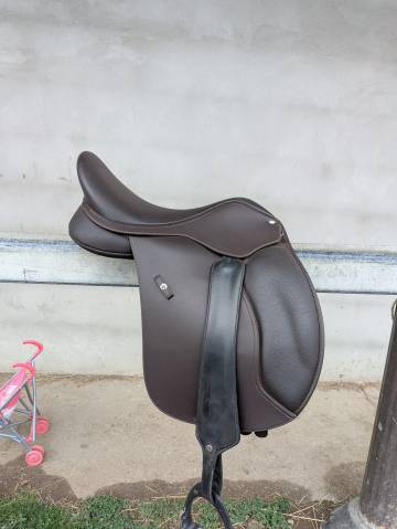 Wintec 500 Hart Wide brun 17" &eacute;tat neuf 