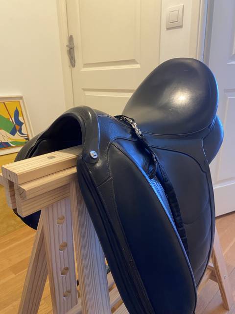Selle de dressage 