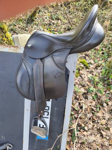 Selle thorowgood t8 GP haut garrot brune 17 pouces 