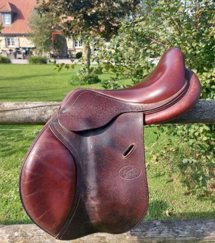 Selle Jump'in tr&egrave;s bon &eacute;tat 