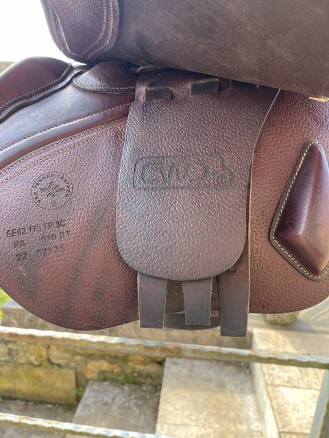 Selle cwd premi&egrave;re main 17.5 pouces