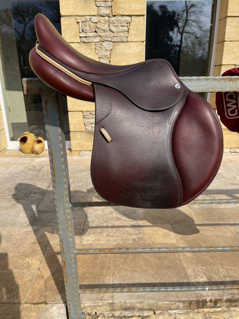 Selle cwd premi&egrave;re main 17.5 pouces