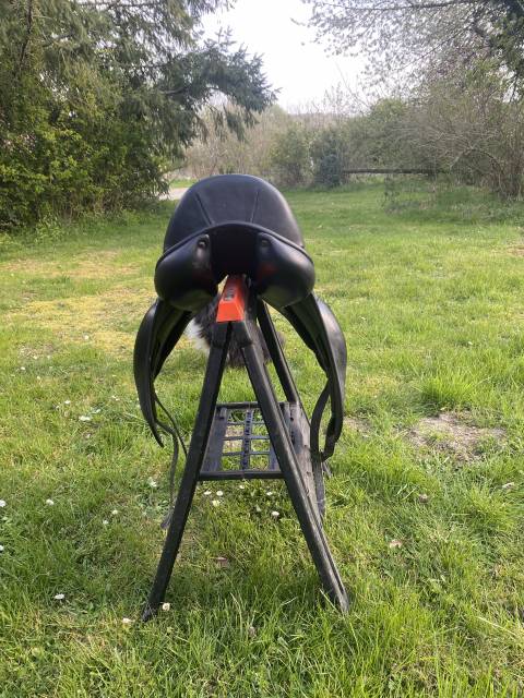 Selle Childeric Dressage mod&egrave;le DAC 17,5