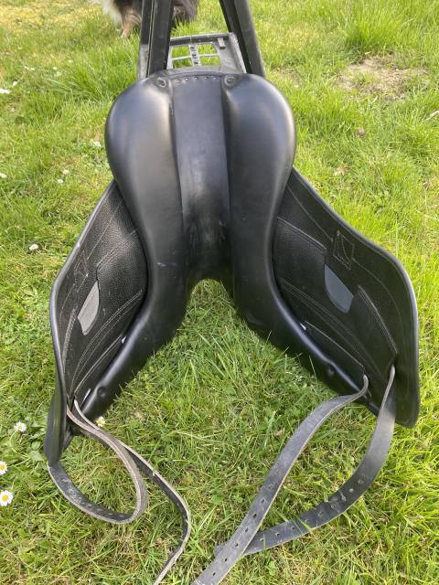 Selle Childeric Dressage mod&egrave;le DAC 17,5