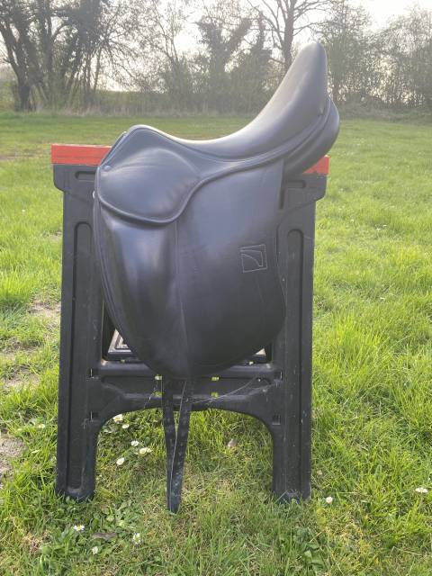 Selle Childeric Dressage mod&egrave;le DAC 17,5