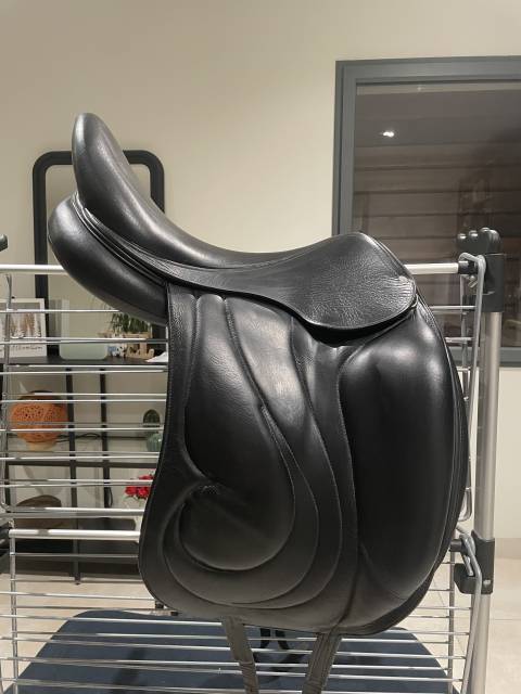 Selle Dressage Antares Cadence 18&rsquo;