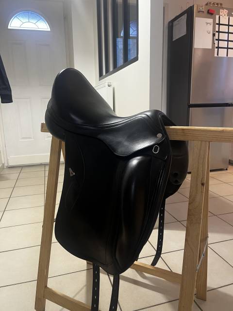 Selle dressage &eacute;quipe 16,5 pouces 