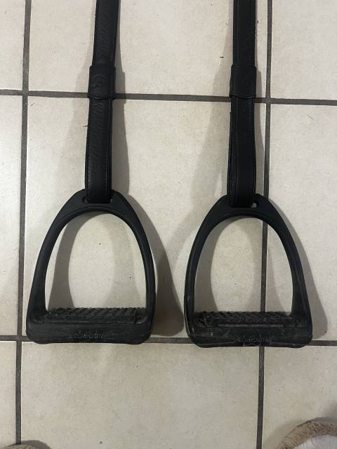Selle dressage &eacute;quipe 16,5 pouces 