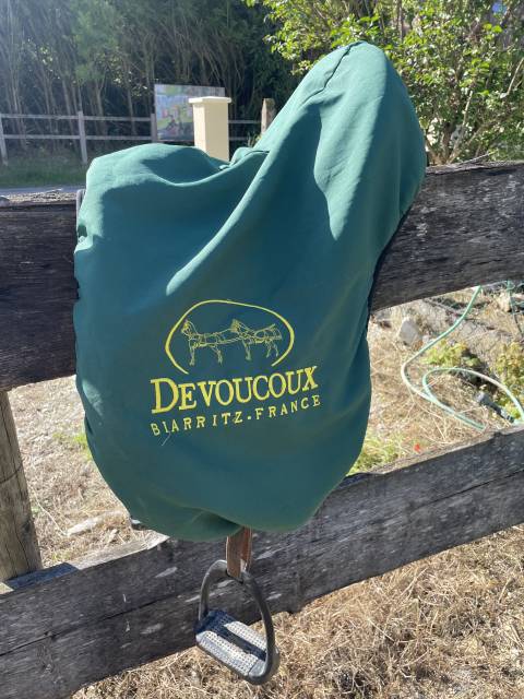 Selle devoucoux Ordka en tr&egrave;s bon &eacute;tat.  17,5 pouce