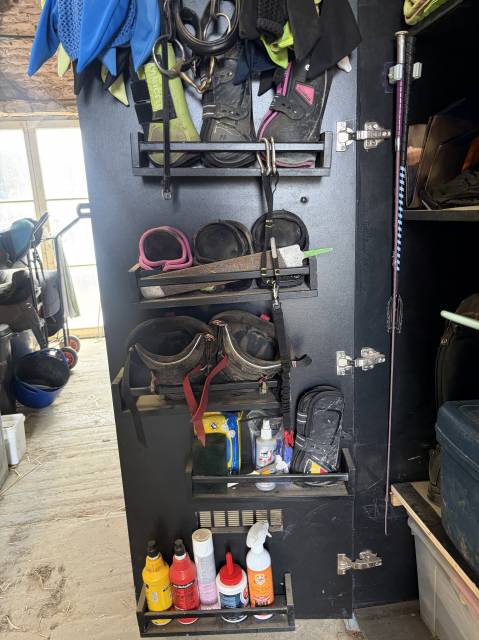 ? Armoire d&rsquo;&eacute;quitation sur mesure &ndash; comme neuve ! ?