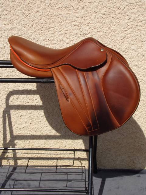 Selle Butet Doubl&eacute;e Veau  17'5 excellent &eacute;tat 