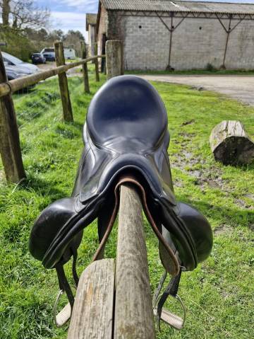 Selle de dressage CWD
