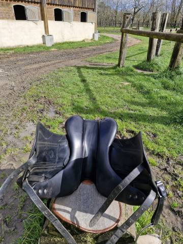 Selle de dressage CWD