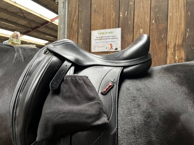 Selle de dressage &Eacute;quipe mod&egrave;le Olympia (2019) &ndash; 17"