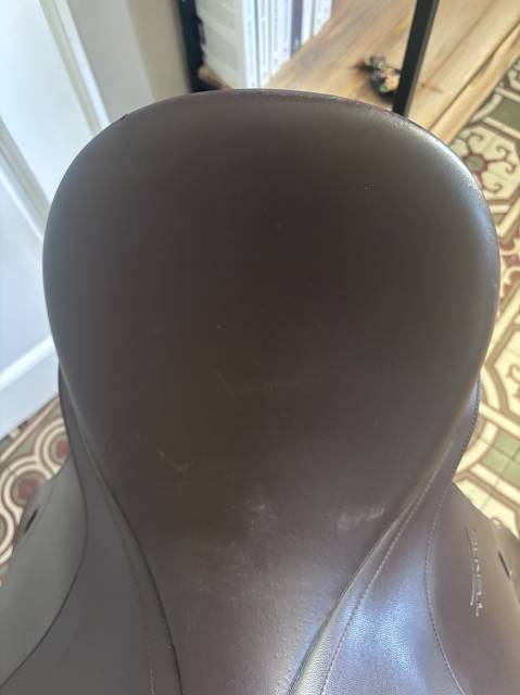 Selle dressage Tekna marron 17,5 pouces