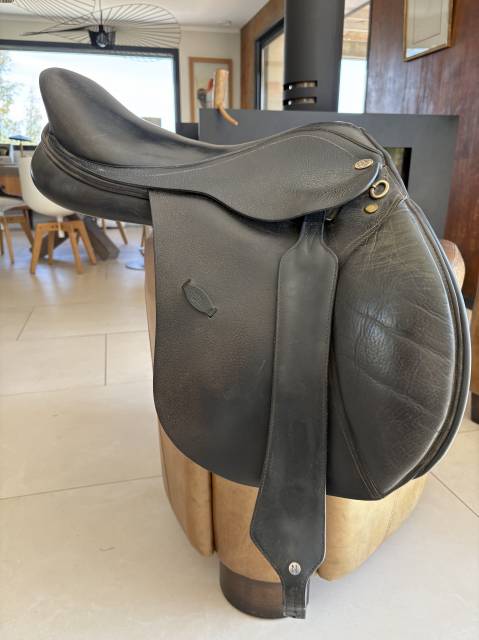 Selle Eric Thomas 17&acute; mod&egrave;le saumur 