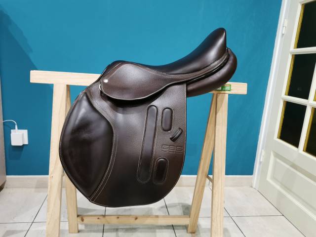 Selle GBS taille 17, couleur choco, semi creuse mixte/obstacle