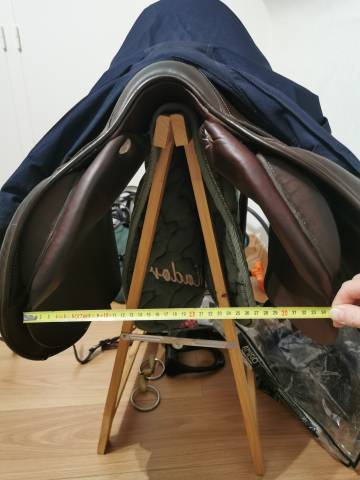 Selle GBS taille 17, couleur choco, semi creuse mixte/obstacle