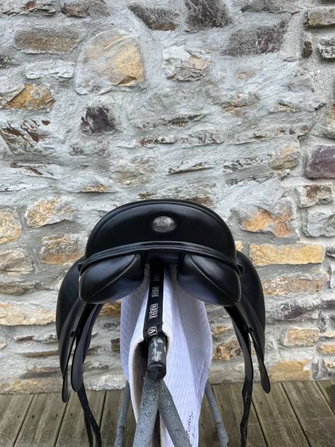 Selle dressage Fairfax Low Wither 17 pouces 