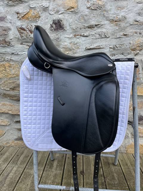 Selle dressage Fairfax Low Wither 17 pouces 