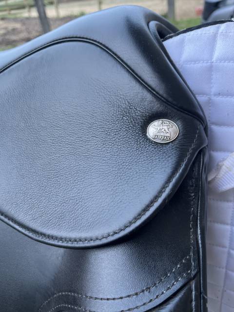 Selle dressage Fairfax Low Wither 17 pouces 