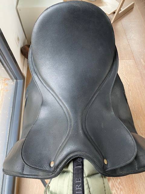Selle dressage Wintec Isabell Werth CAIR 18" &ndash; bon &eacute;tat