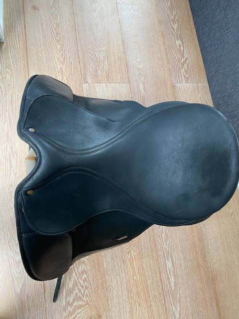 Selle dressage Wintec Isabell Werth CAIR 18" &ndash; bon &eacute;tat
