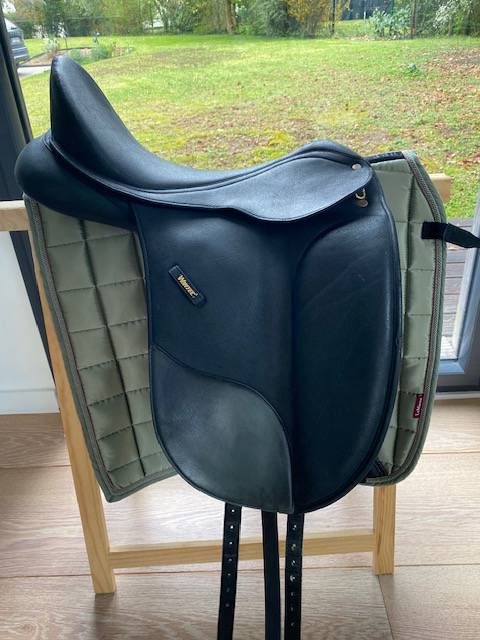 Selle dressage Wintec Isabell Werth CAIR 18" &ndash; bon &eacute;tat