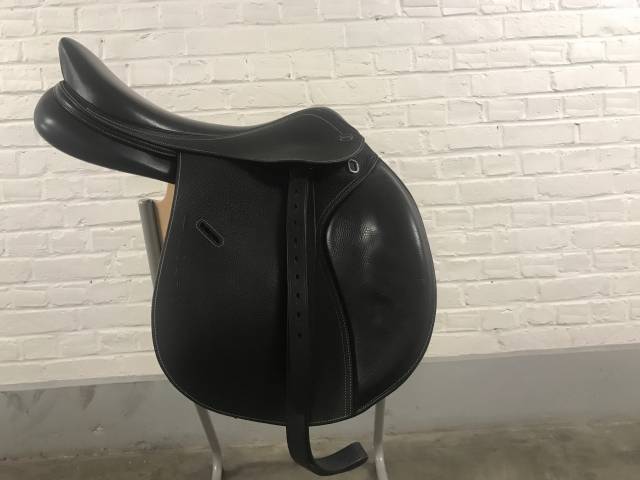 SELLE OBSTACLE IKONIC &ndash; 17.5 &ndash; &Eacute;TAT NEUF