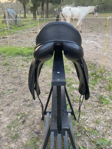 Selle de dressage Bates Caprilli Close Contact 17 pouce