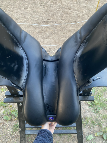 Selle de dressage Bates Caprilli Close Contact 17 pouce