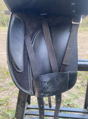 Selle de dressage Bates Caprilli Close Contact 17 pouce