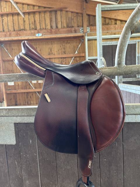 Selle d&rsquo;obstacle CWD &ndash; 17,5" &ndash; quartiers 3C &ndash; tr&egrave;s bon 