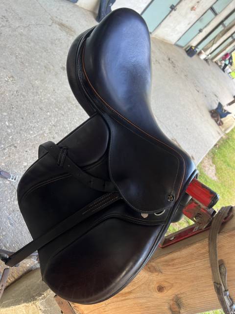 Selle marron jean d&rsquo;autigny 17