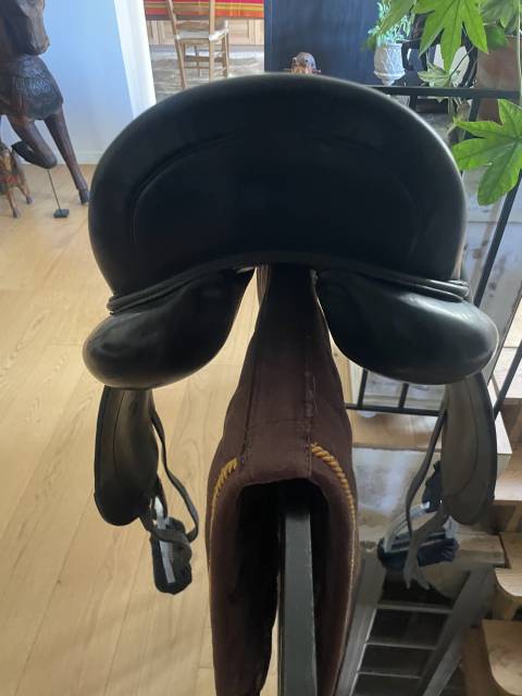 SELLE DE DRESSAGE MAKILA DEVOUCOUX 17"5