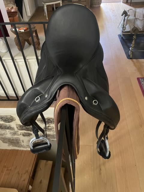 SELLE DE DRESSAGE MAKILA DEVOUCOUX 17"5