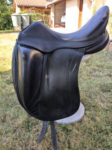 Selle de dressage 17 pouces