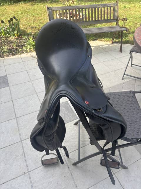 selle dressage albion slk 2020 17.5 tr&egrave;s peu servie
