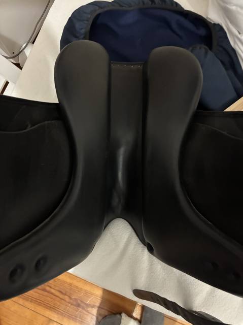 Selle de dressage Antares  taille 17, quartier taille 1