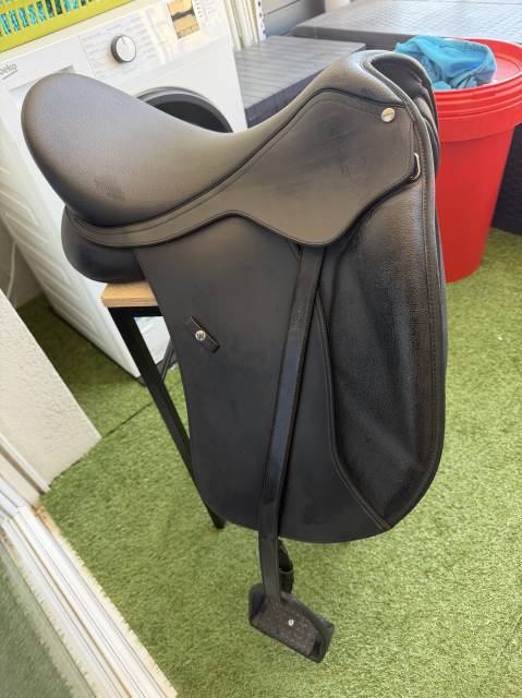 Selle de dressage 