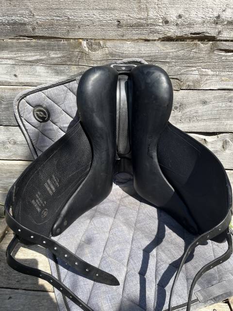 Selle Dressage Devoucoux Makila Harmonie S 18 pouces