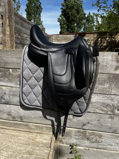 Selle Dressage Devoucoux Makila Harmonie S 18 pouces